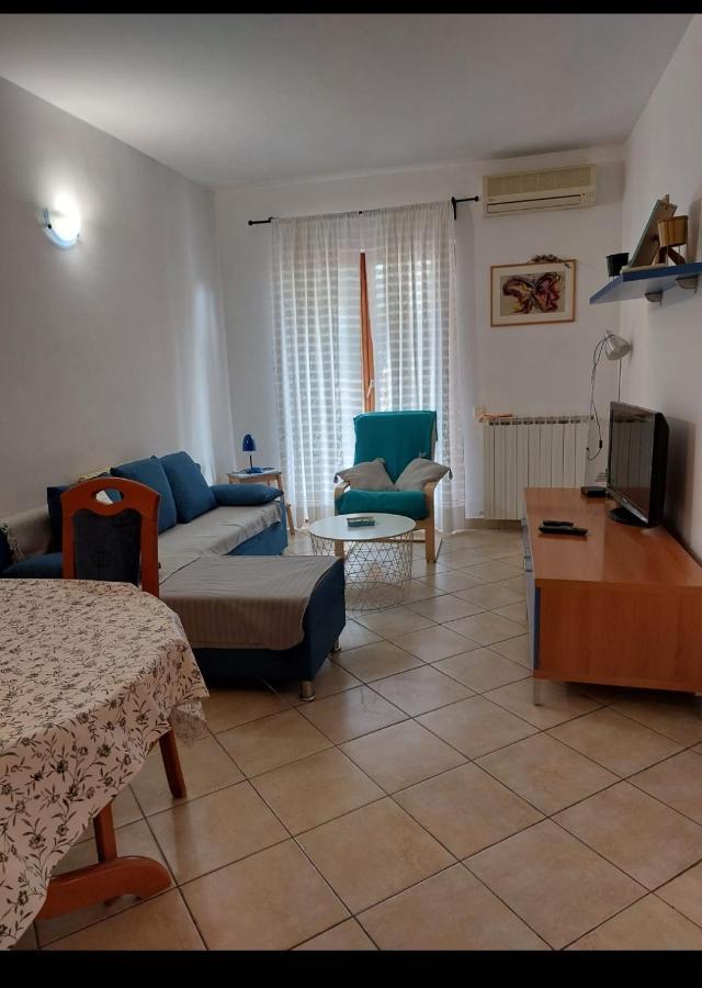 Apartments Graciela พูลา ภายนอก รูปภาพ