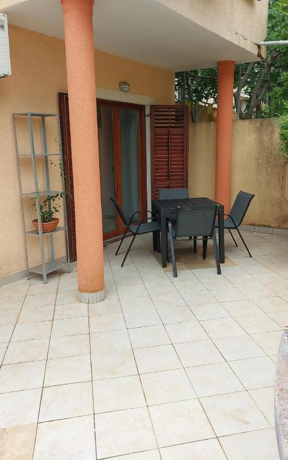 Apartments Graciela พูลา ภายนอก รูปภาพ